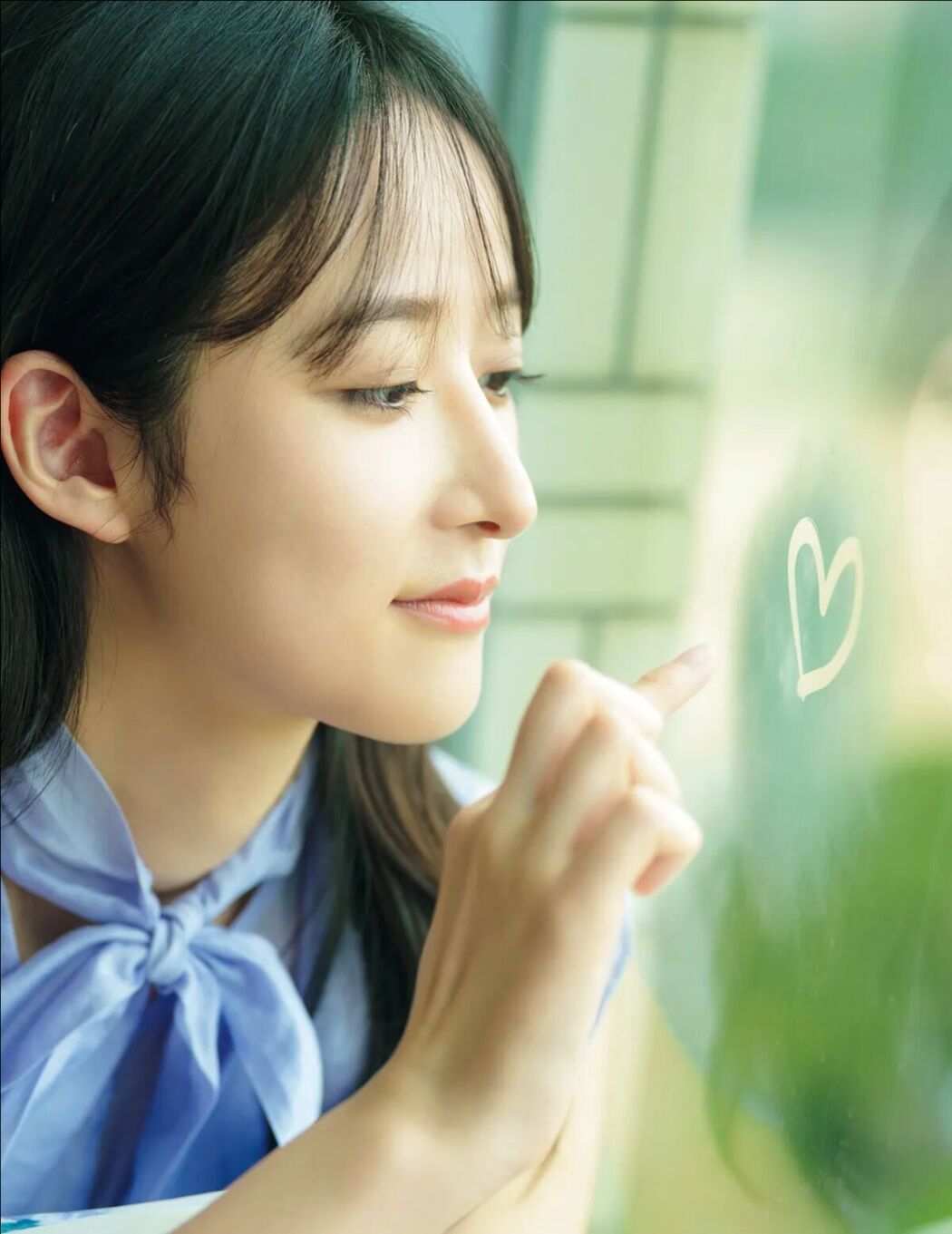 JP Ami Yamazaki 山崎あみ – FRIDAY GOLD 綺麗なお姉さんの密かな休日 (19P)