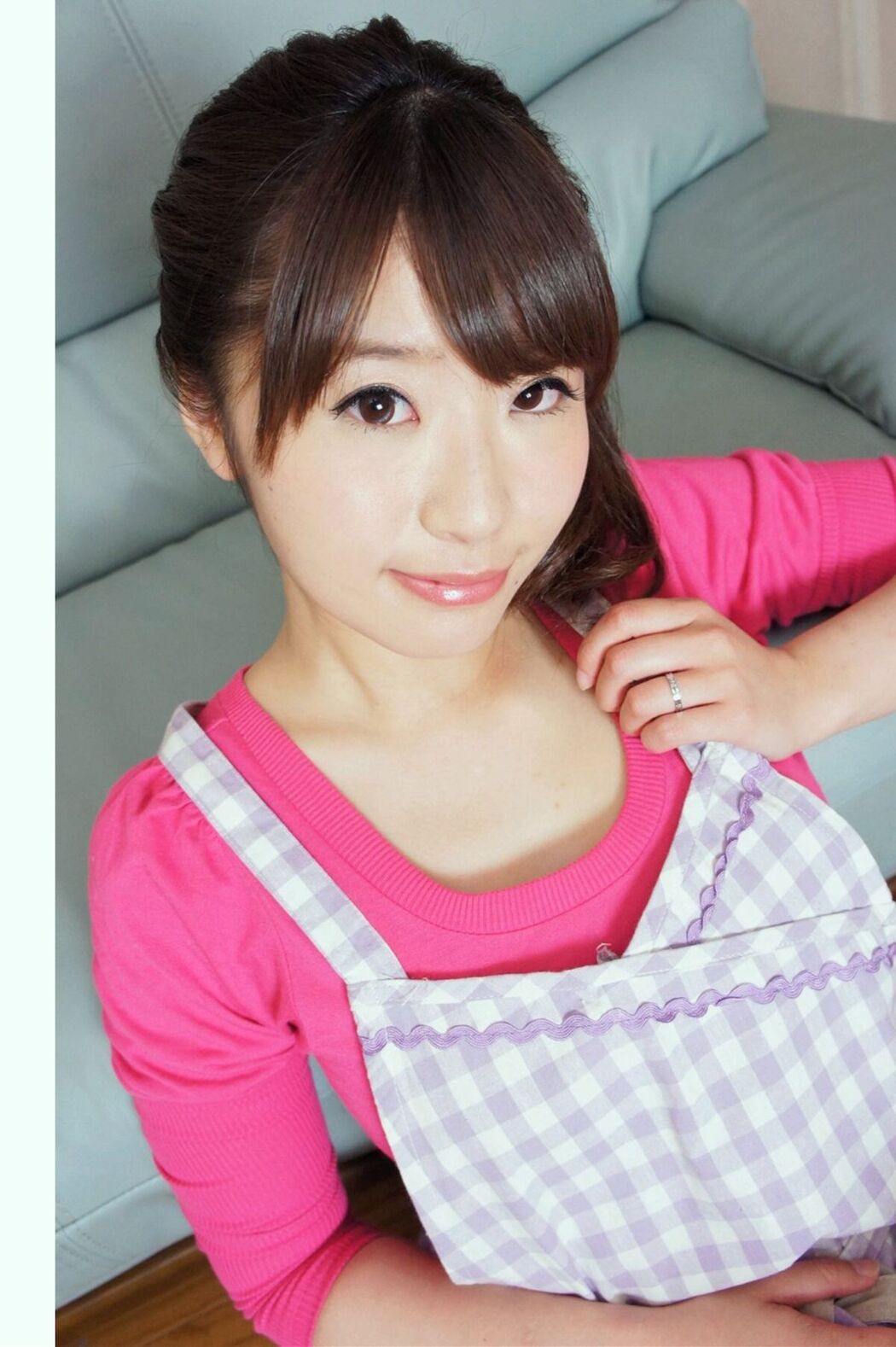 JP Hatsumi Saki 初美沙希 – ロリ顔ドスケベ幼妻 欲求不満な幼妻の止まらない肉欲… 激ヤバ写真集 (80P)