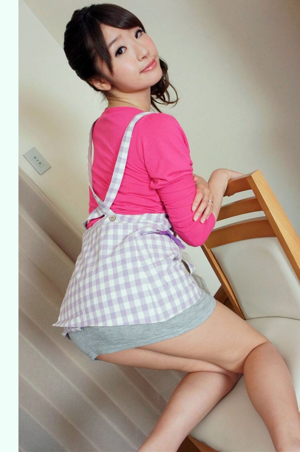 JP Hatsumi Saki 初美沙希 – ロリ顔ドスケベ幼妻 欲求不満な幼妻の止まらない肉欲… 激ヤバ写真集 (80P)