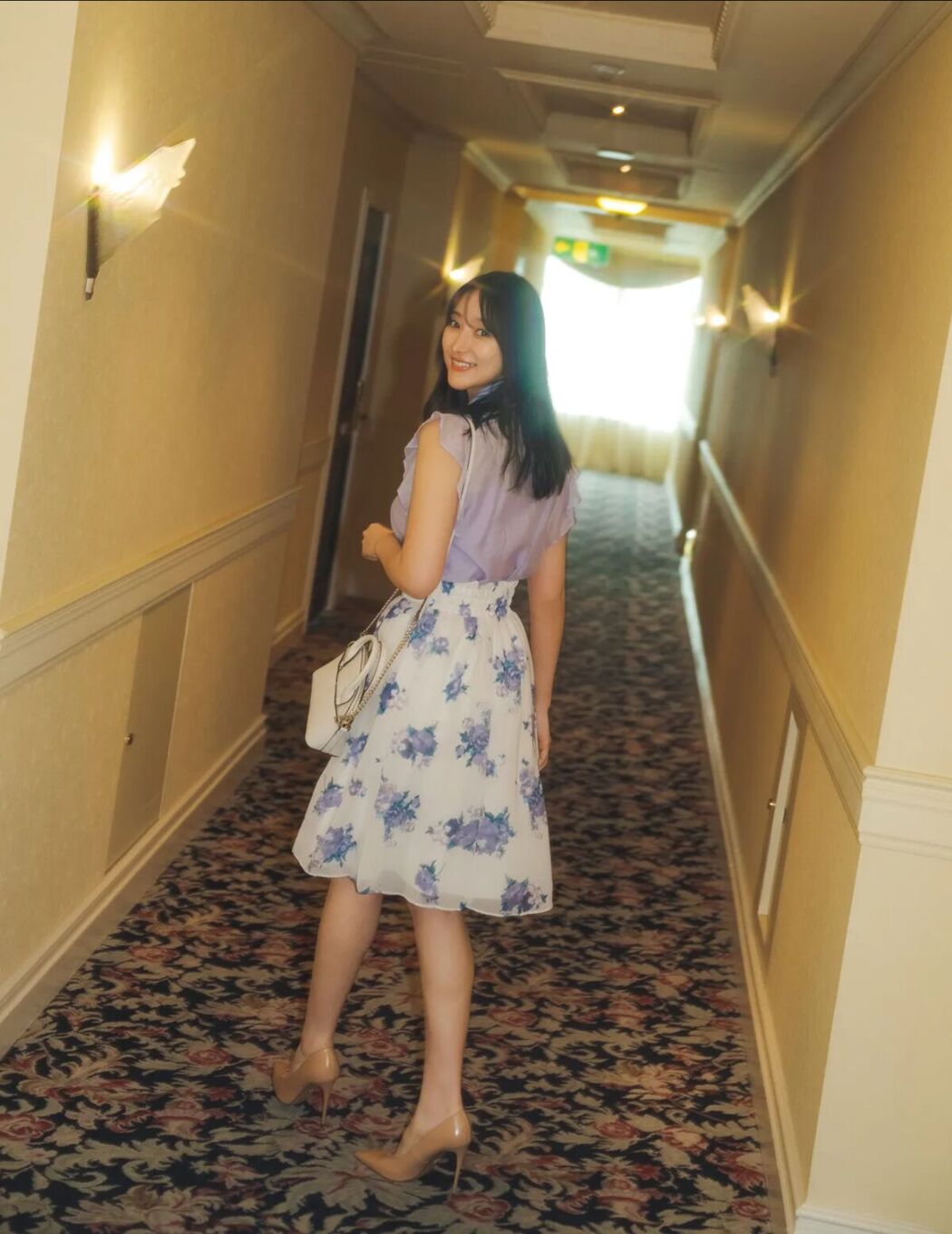 JP Ami Yamazaki 山崎あみ – FRIDAY GOLD 綺麗なお姉さんの密かな休日 (19P)