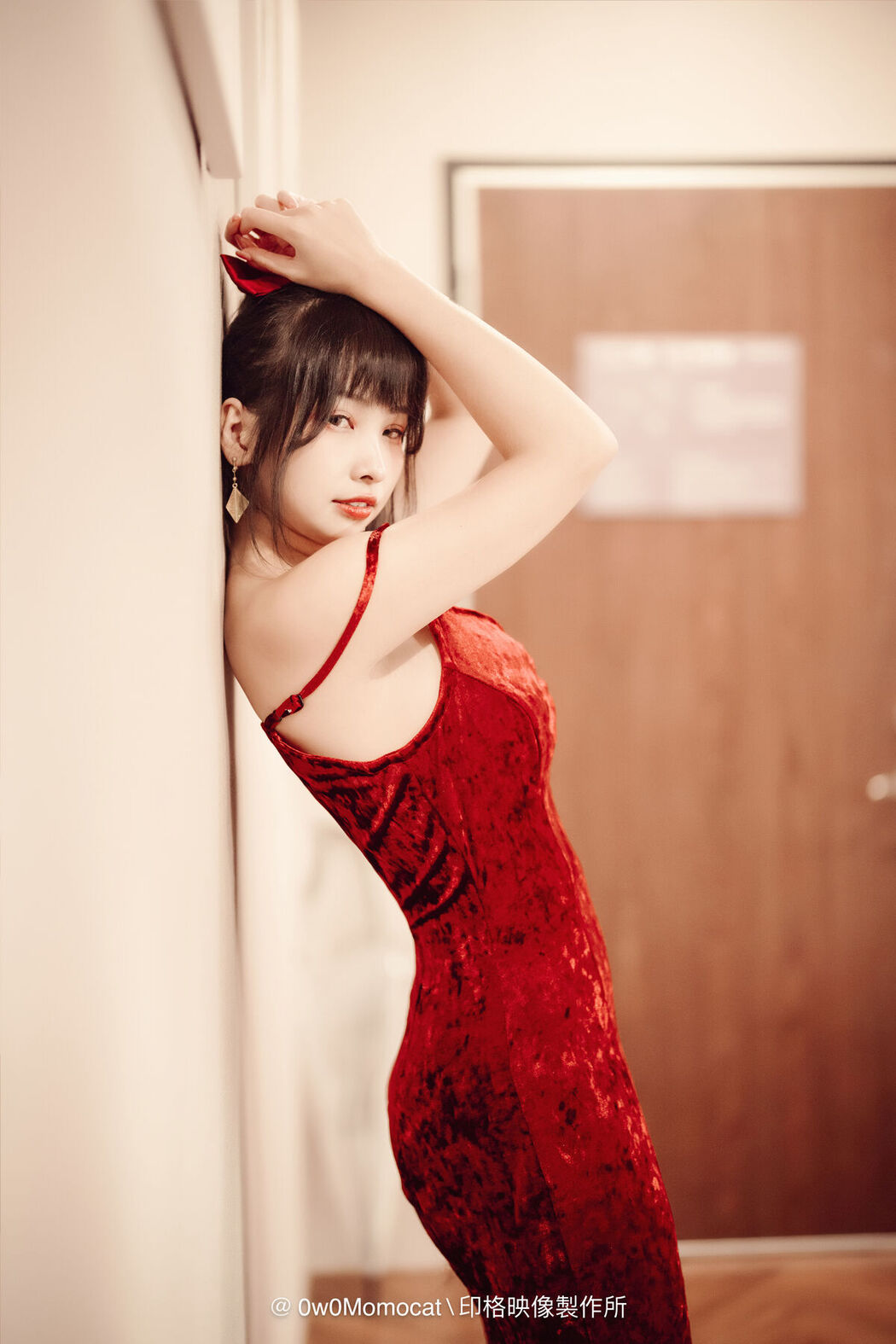 Coser@慕慕Momo – 酒醉後喘息任務 (62P – 1V)