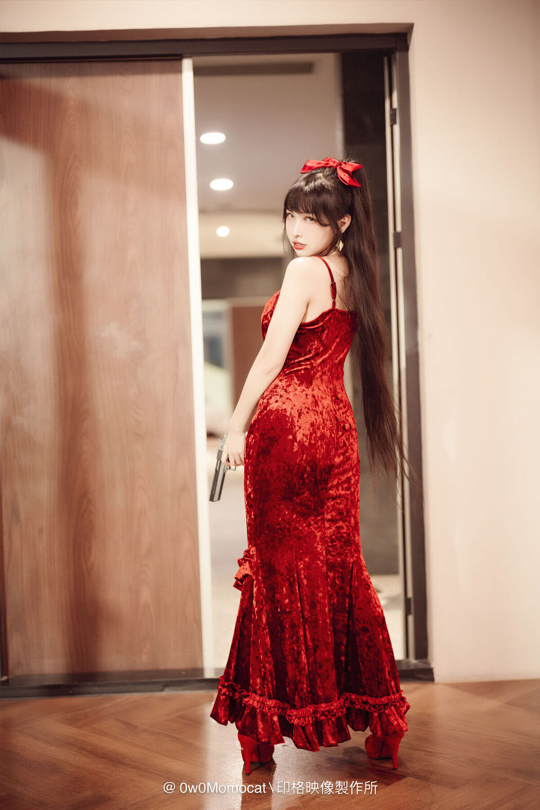 Coser@慕慕Momo – 酒醉後喘息任務 (62P – 1V)