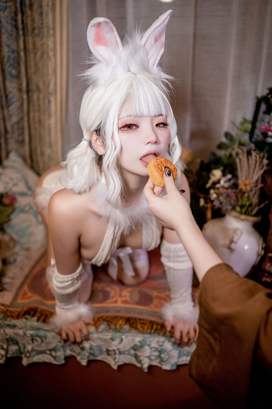 Coser@伊喵君 – 中秋礼物 (80P – 2V)