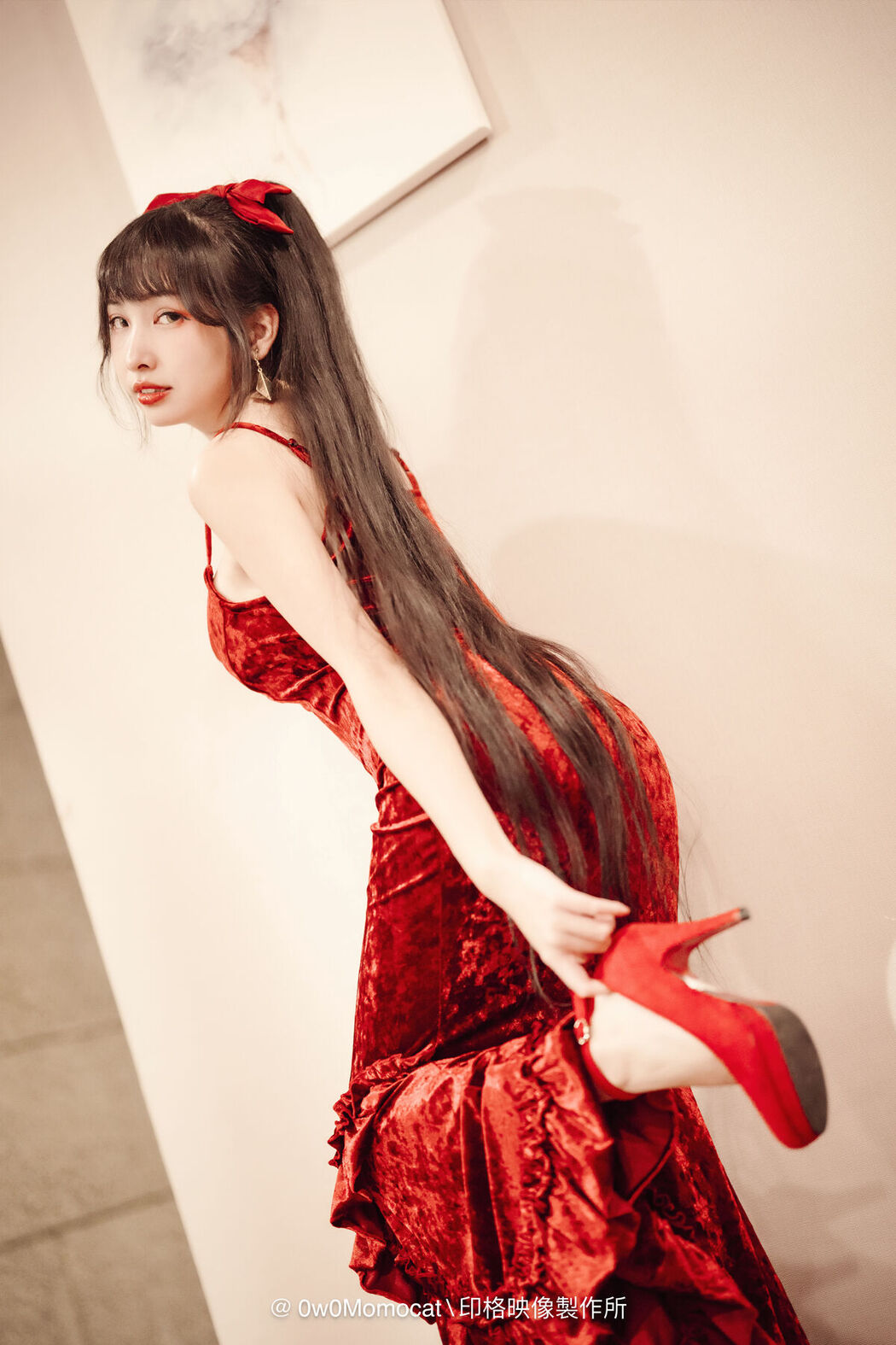 Coser@慕慕Momo – 酒醉後喘息任務 (62P – 1V)