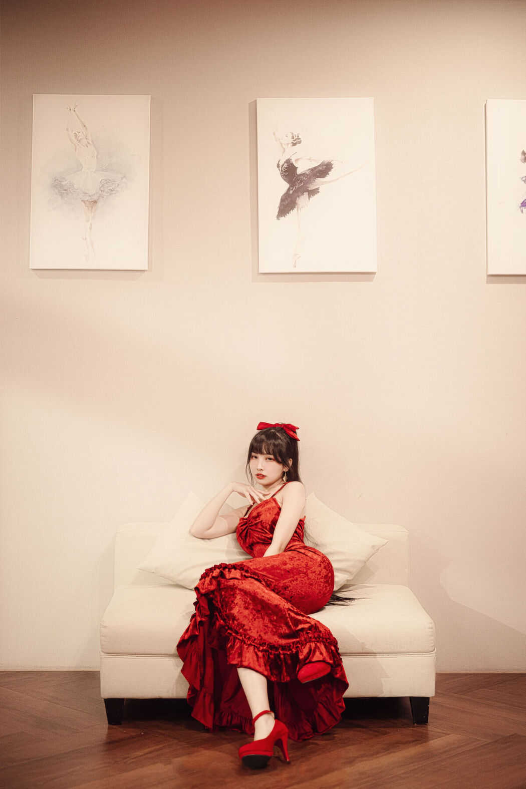 Coser@慕慕Momo – 酒醉後喘息任務 (62P – 1V)
