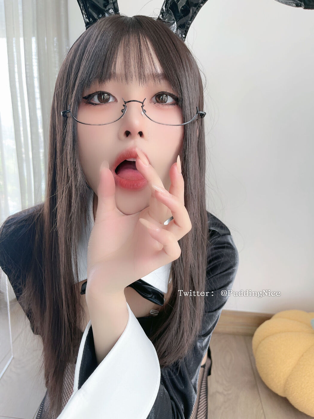 Coser@布丁大法 Pudding Dafa – Cos兔兔女仆 (80P – 4V)