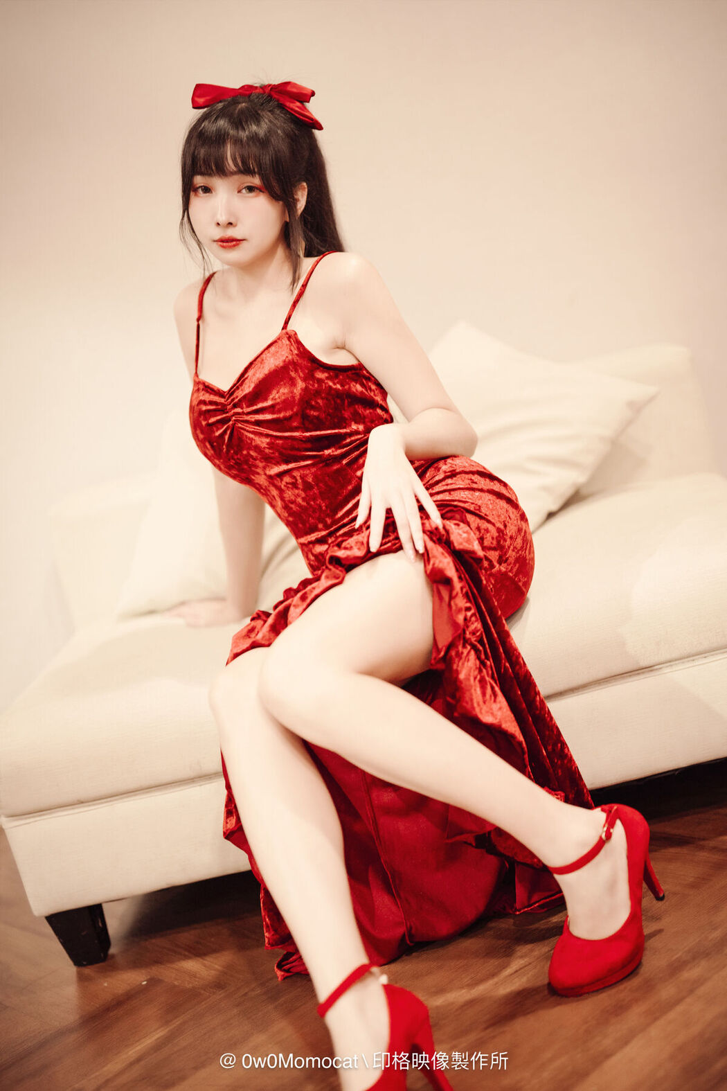 Coser@慕慕Momo – 酒醉後喘息任務 (62P – 1V)