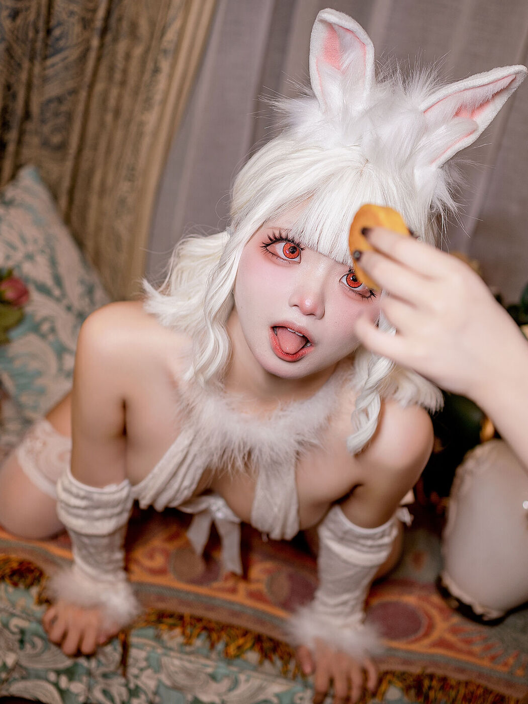 Coser@伊喵君 – 中秋礼物 (80P – 2V)