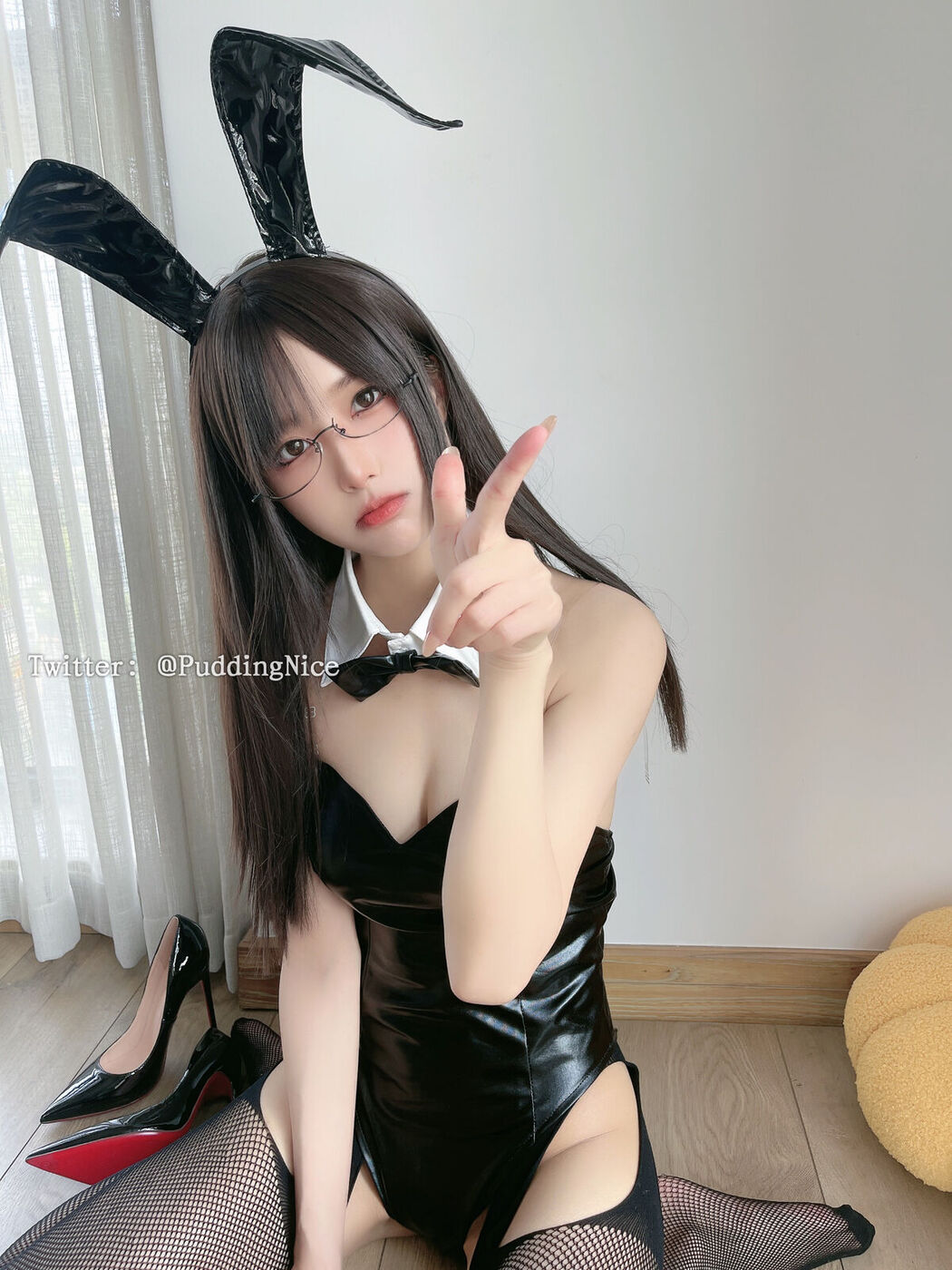 Coser@布丁大法 Pudding Dafa – Cos兔兔女仆 (80P – 4V)