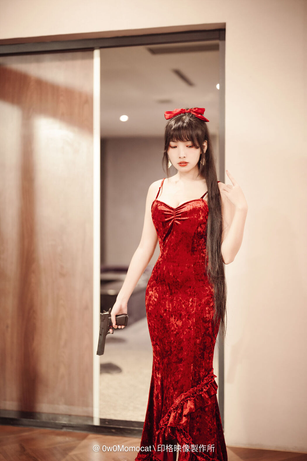 Coser@慕慕Momo – 酒醉後喘息任務 (62P – 1V)