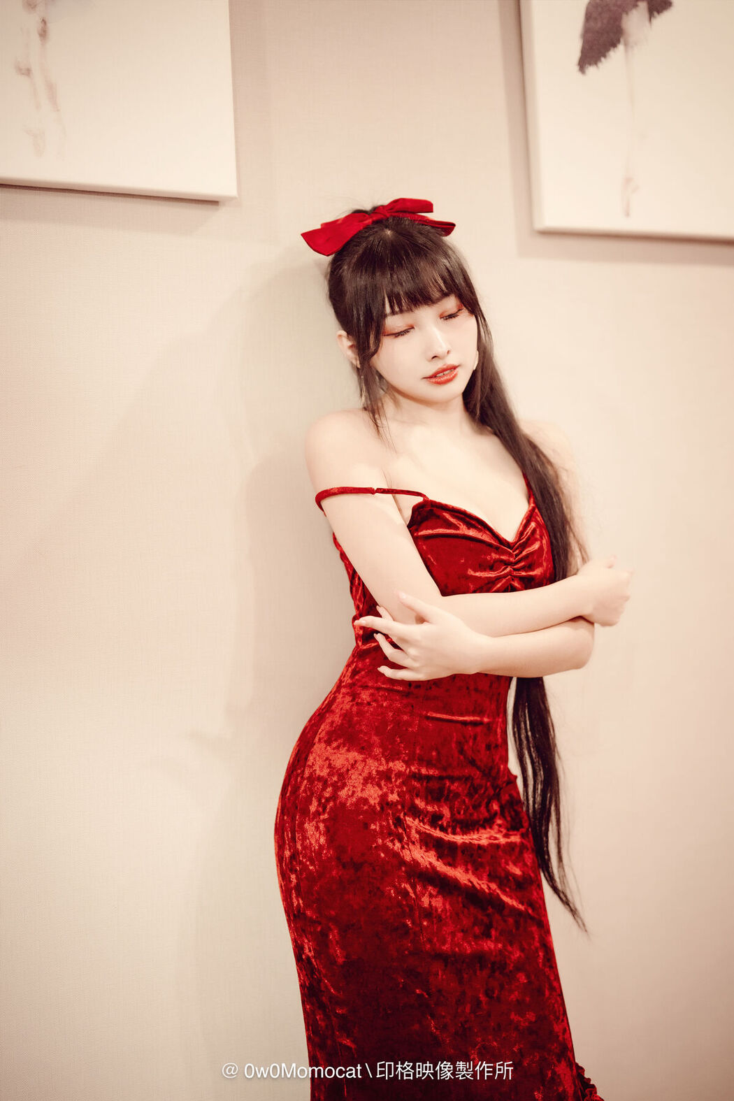 Coser@慕慕Momo – 酒醉後喘息任務 (62P – 1V)