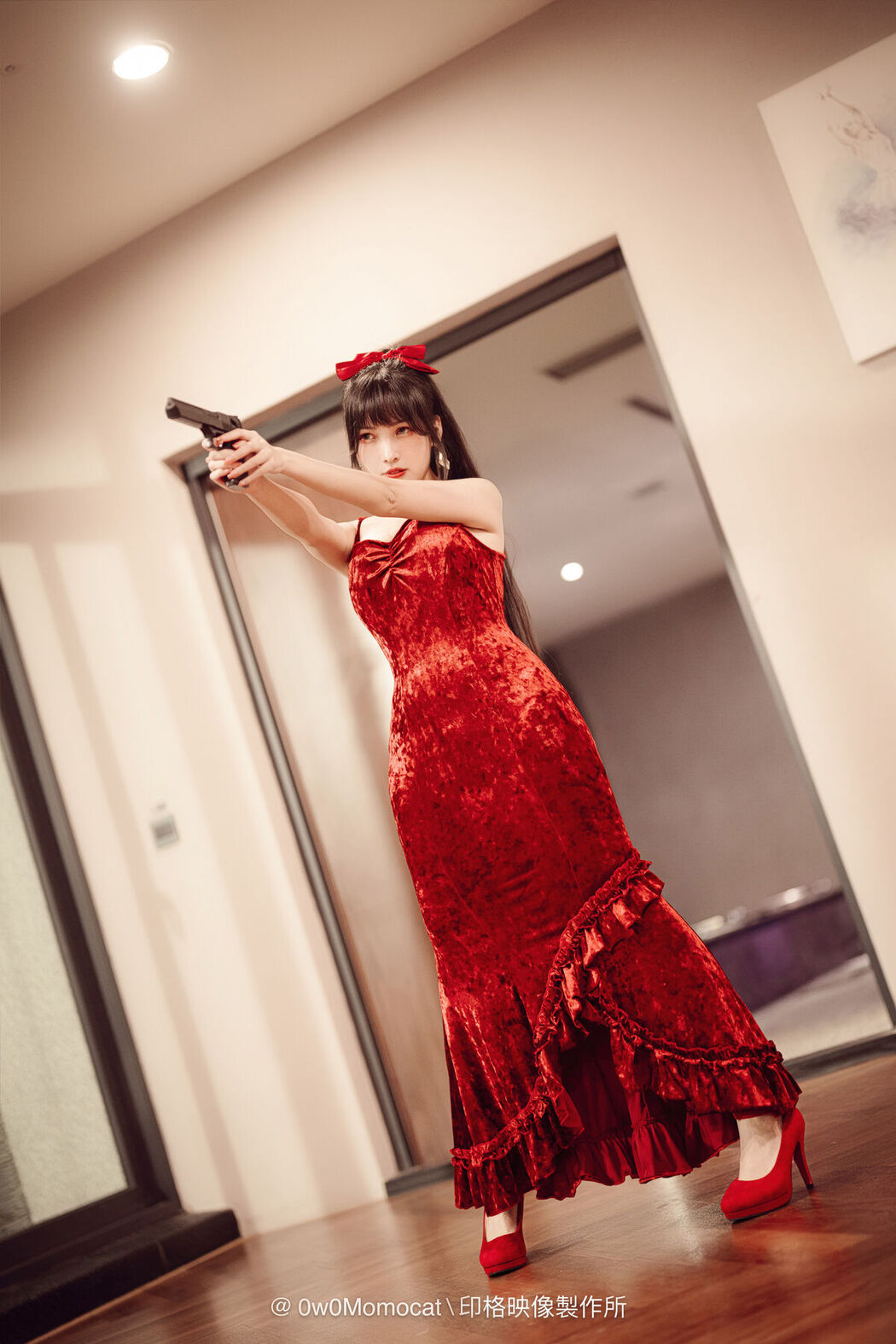 Coser@慕慕Momo – 酒醉後喘息任務 (62P – 1V)
