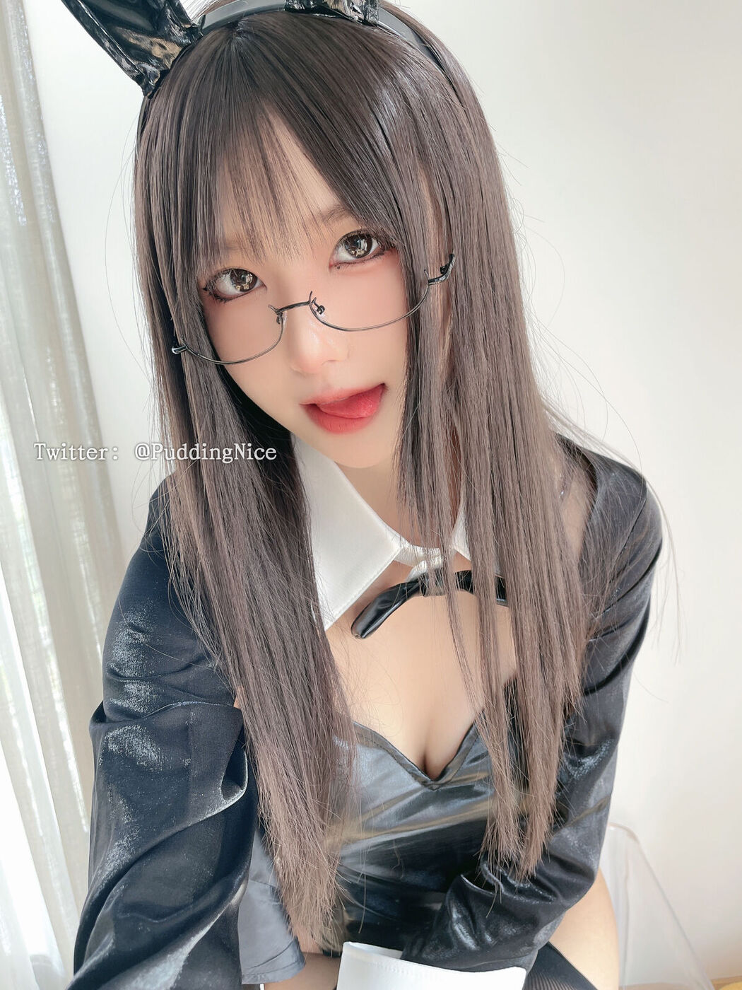 Coser@布丁大法 Pudding Dafa – Cos兔兔女仆 (80P – 4V)