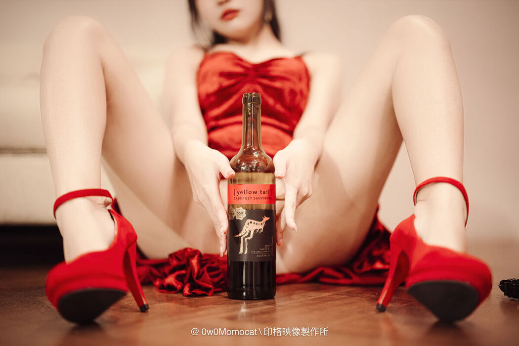 Coser@慕慕Momo – 酒醉後喘息任務 (62P – 1V)