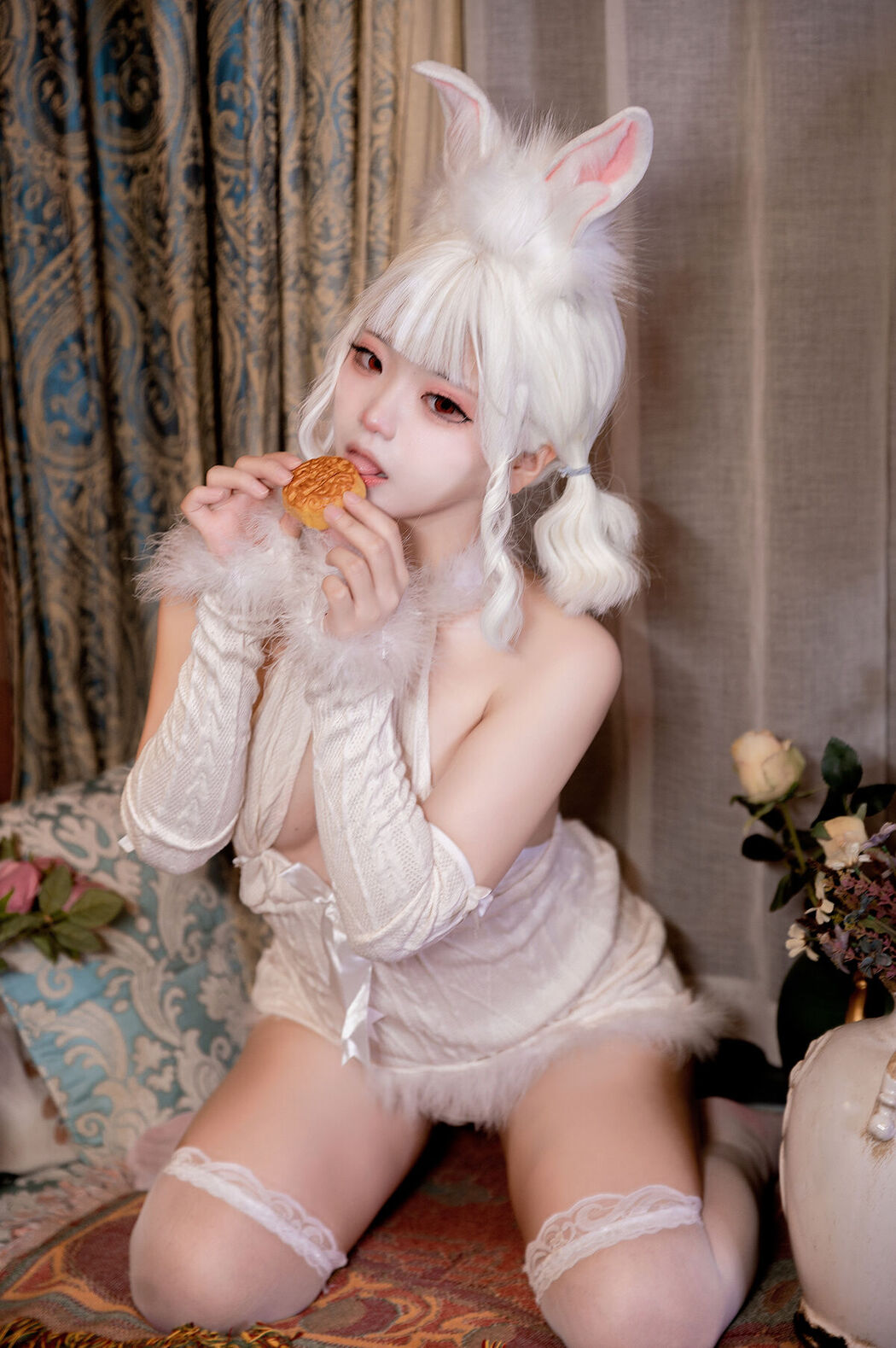 Coser@伊喵君 – 中秋礼物 (80P – 2V)