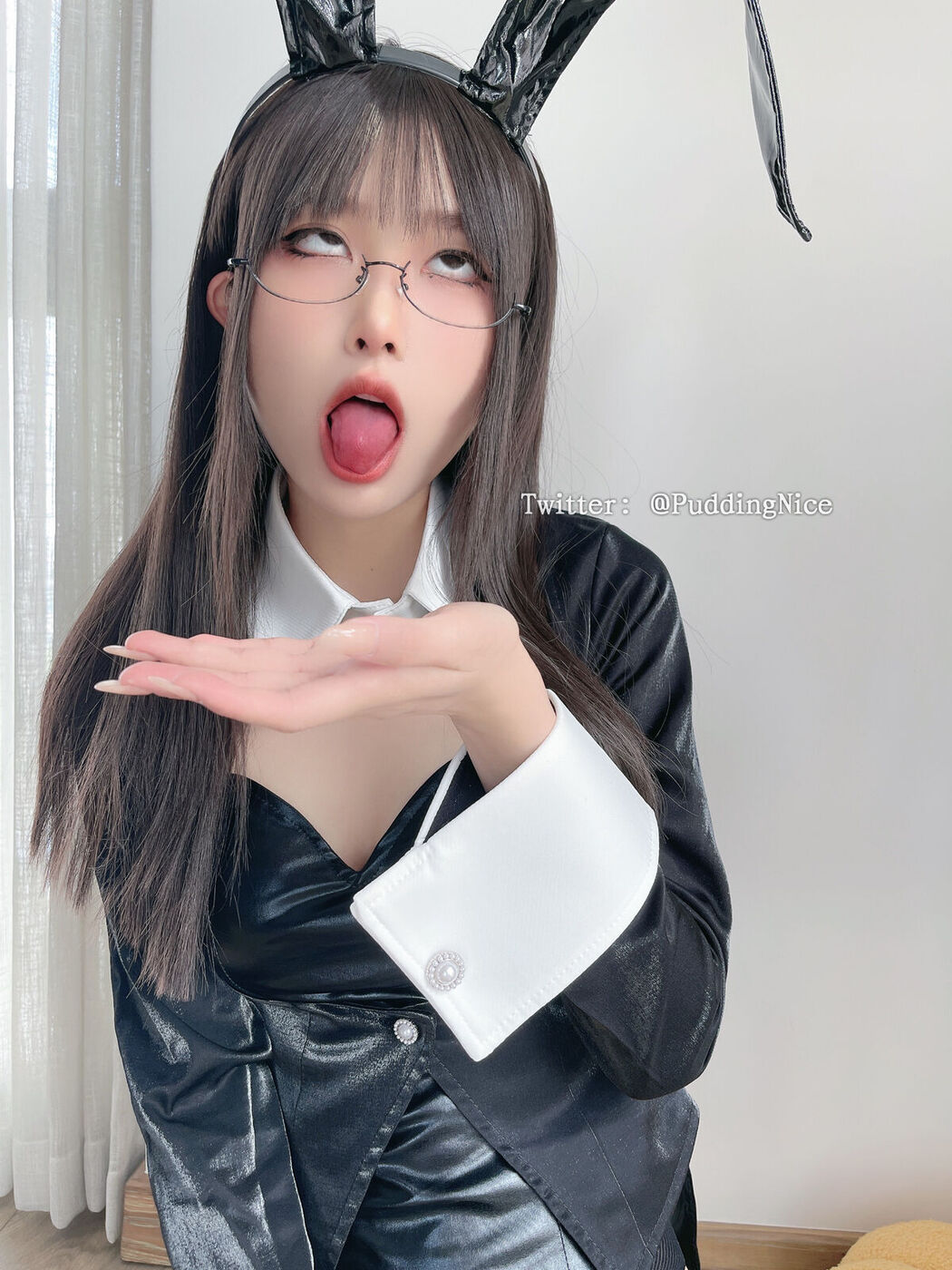 Coser@布丁大法 Pudding Dafa – Cos兔兔女仆 (80P – 4V)