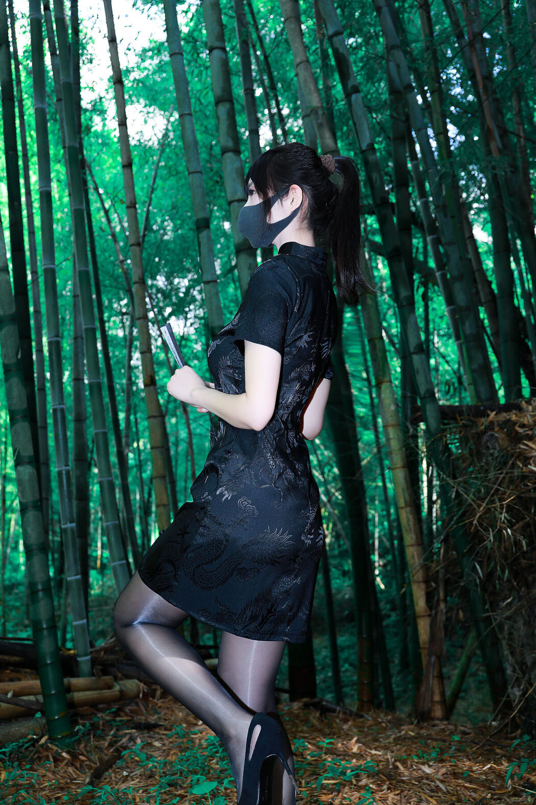 Li Jia 李佳 – 黑旗袍森林 (57P)