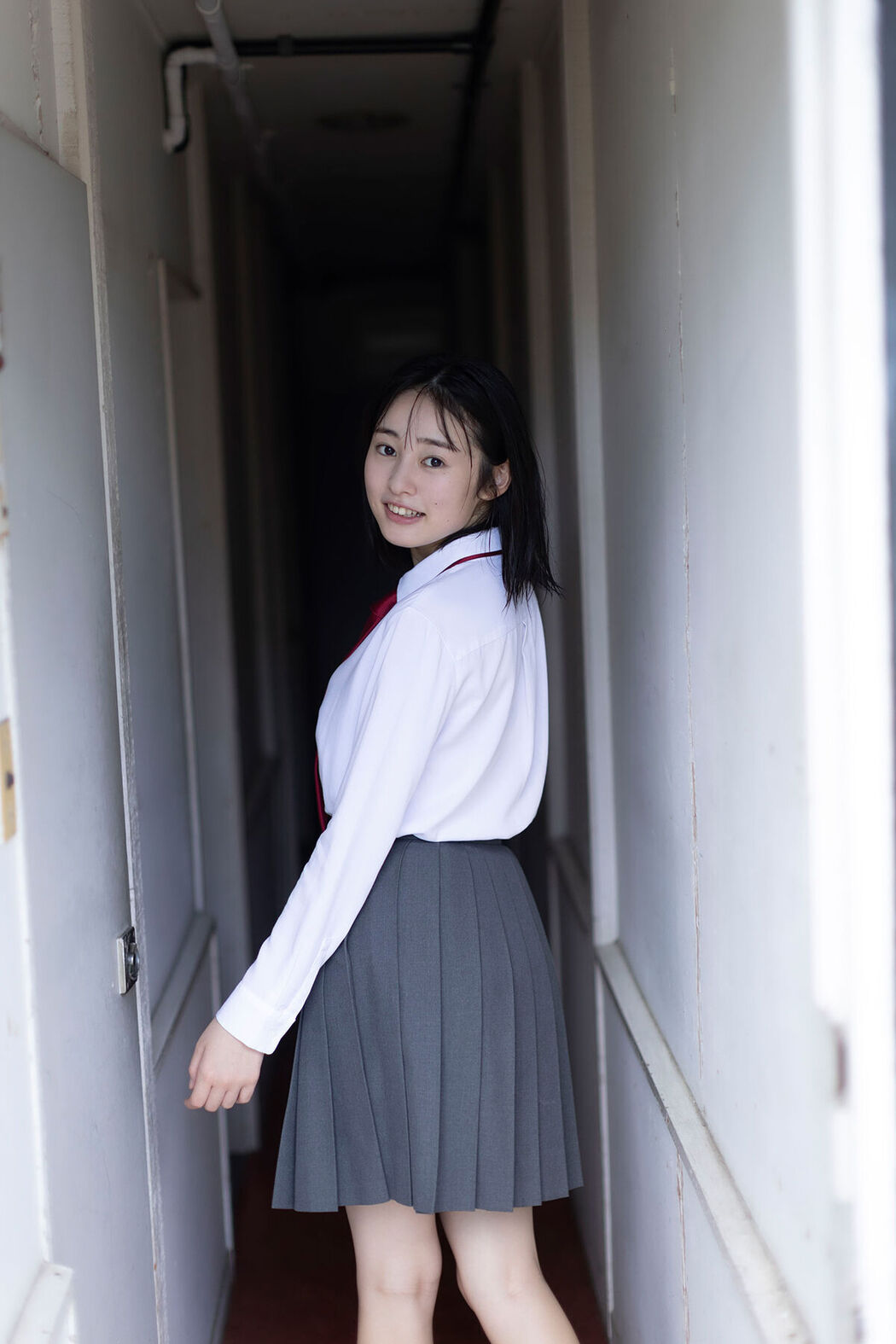 JP Miu Shirahama 白濱美兎 – FLASHデジタル写真集 ちょっぴりオトナ (66P)