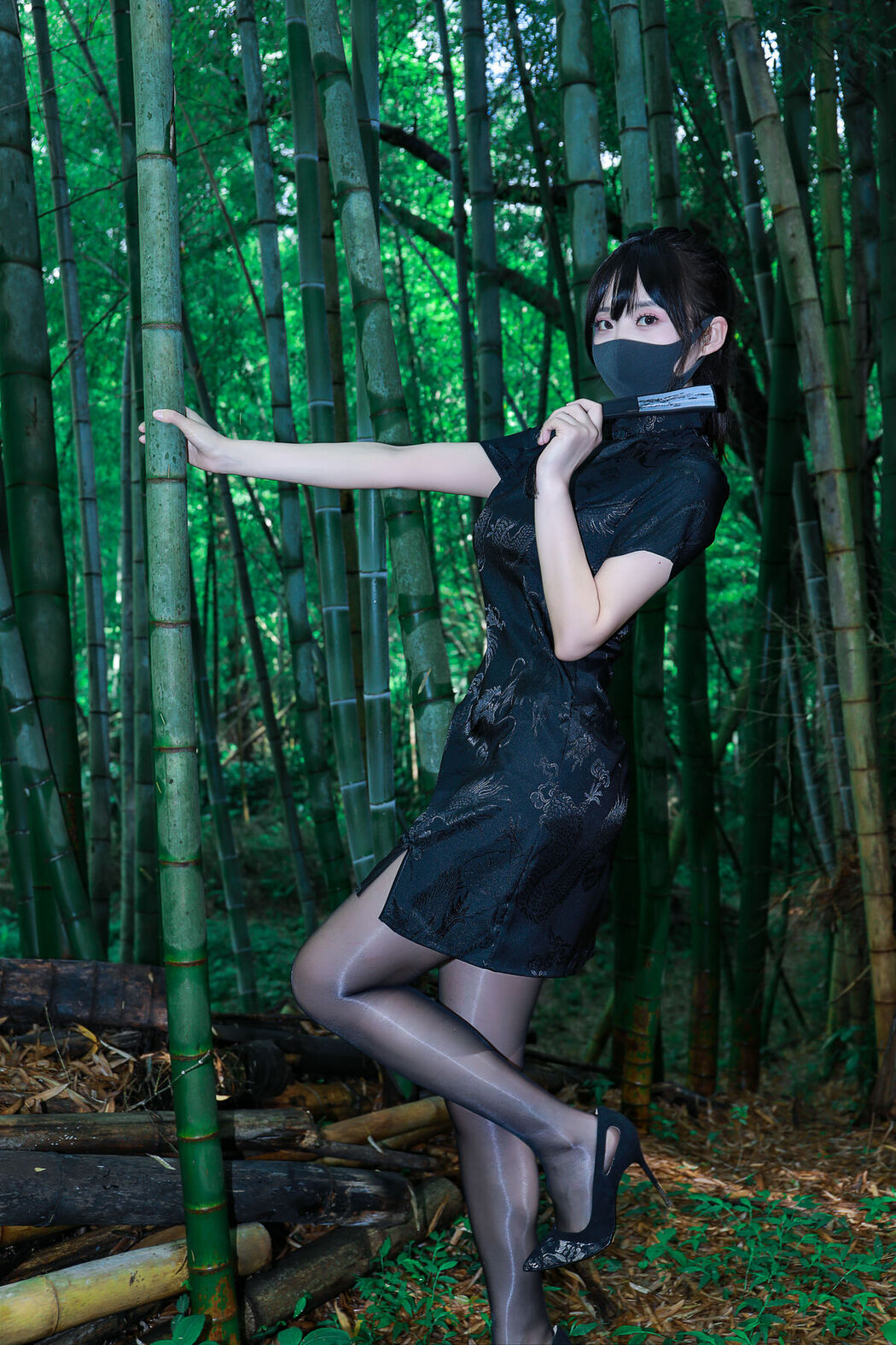 Li Jia 李佳 – 黑旗袍森林 (57P)