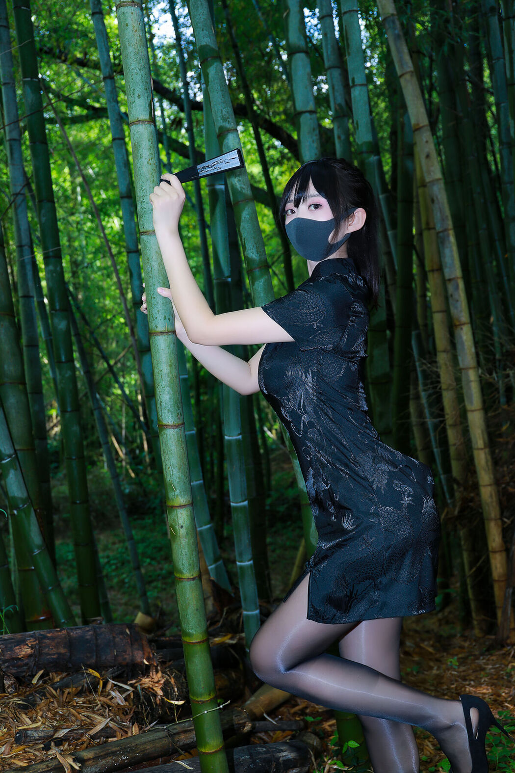 Li Jia 李佳 – 黑旗袍森林 (57P)
