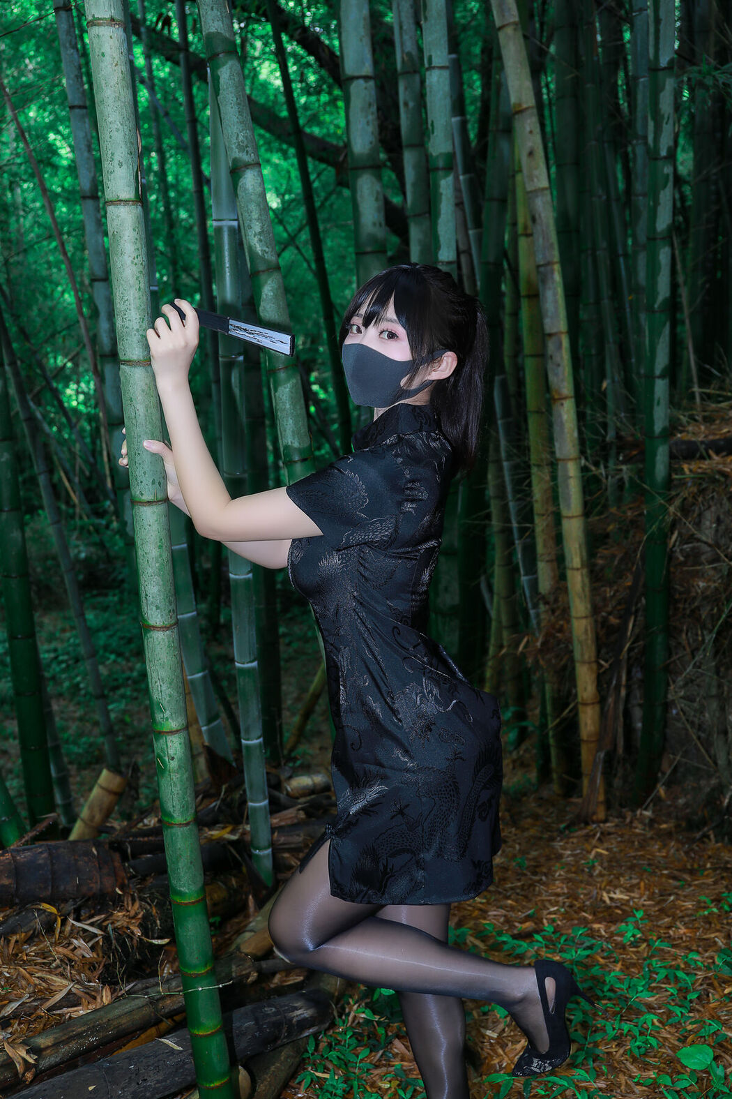 Li Jia 李佳 – 黑旗袍森林 (57P)