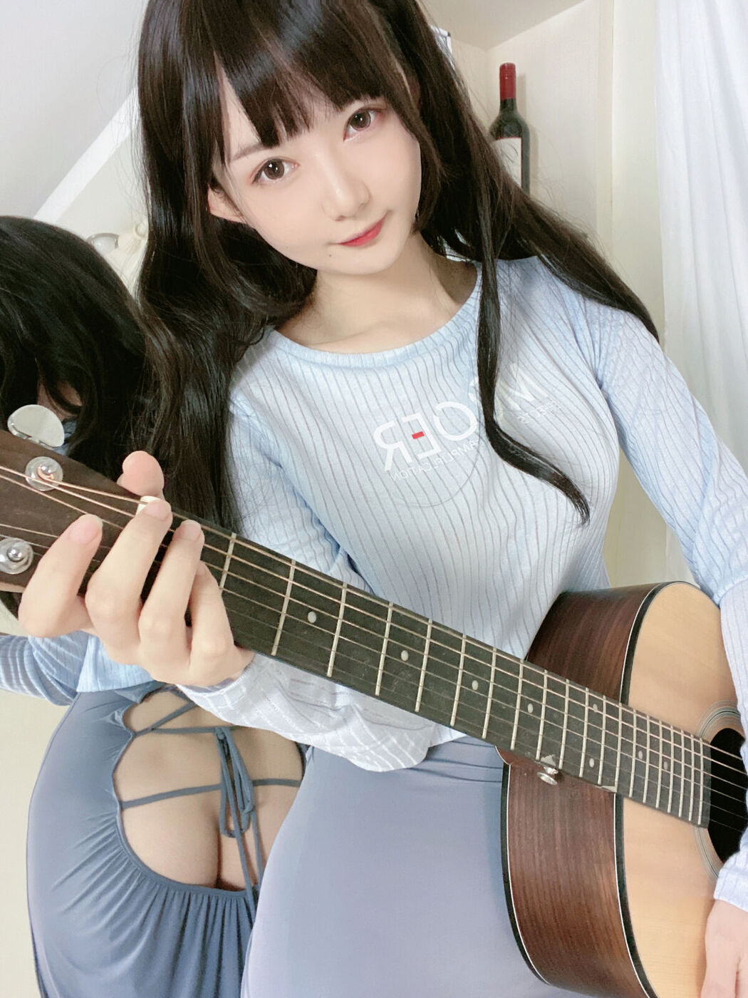 Coser@51酱 – 吉他妹妹 (26P – 3V)