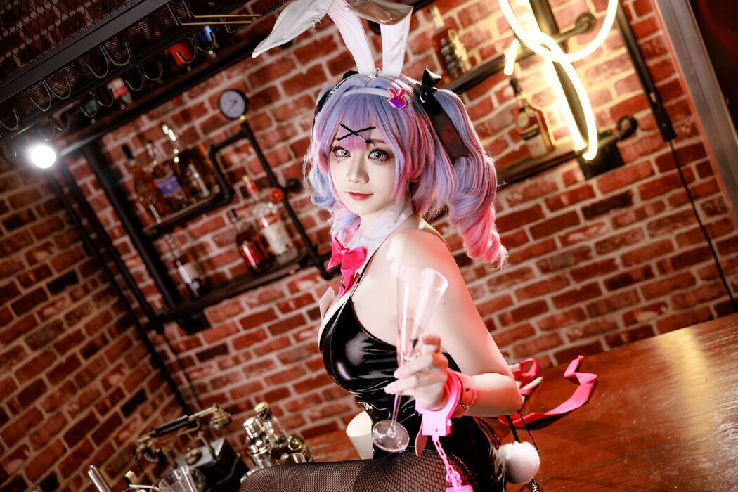 Coser@阿雪雪 – 初音兔子洞 Part01 (53P – 1V)