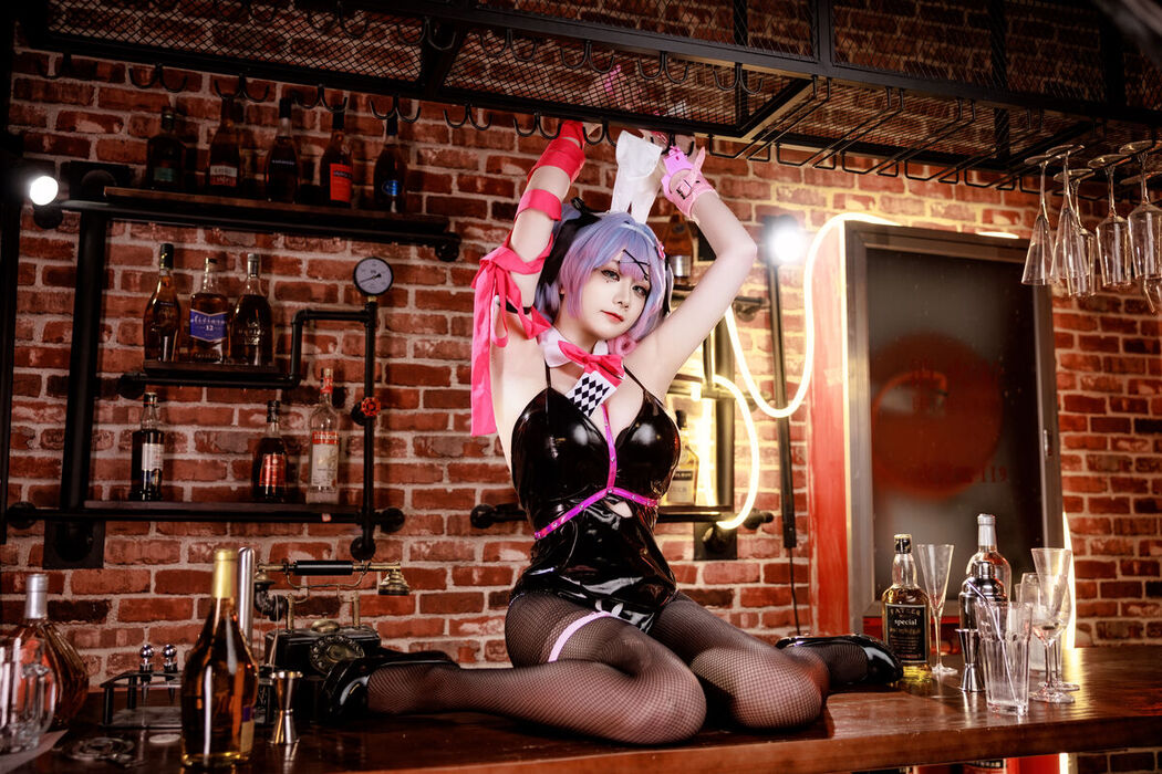Coser@阿雪雪 – 初音兔子洞 Part01 (53P – 1V)