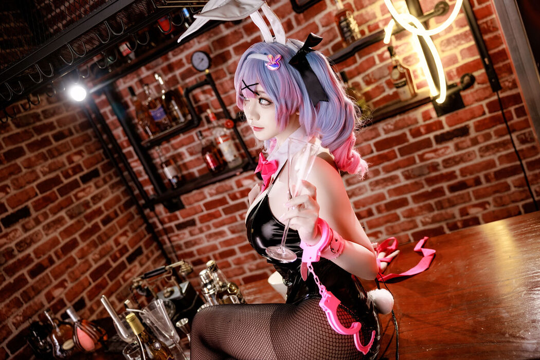 Coser@阿雪雪 – 初音兔子洞 Part01 (53P – 1V)