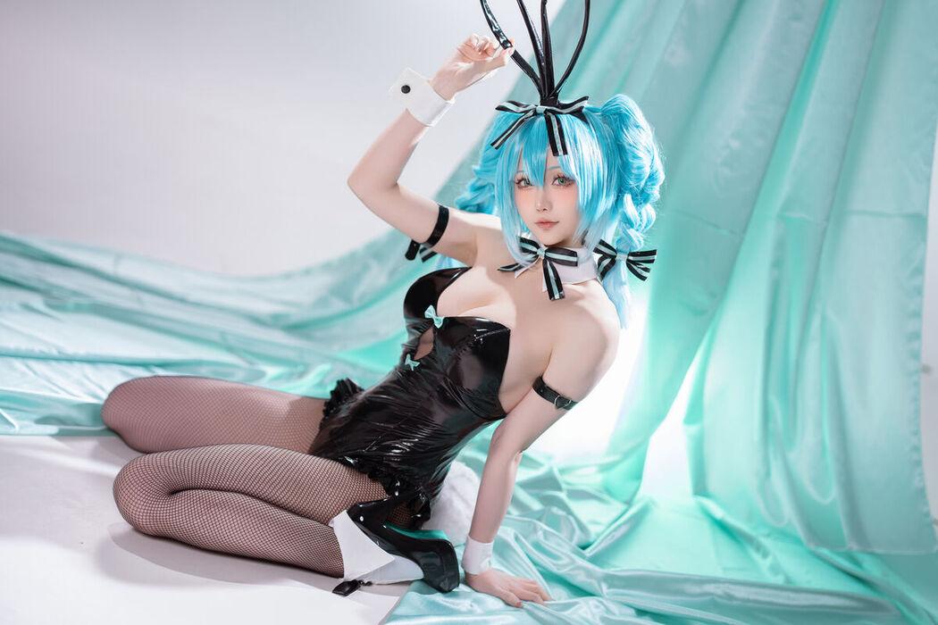 Coser@星之迟迟Hoshilily &#8211; 初音未来 兔女郎 (45P &#8211; 1V)
