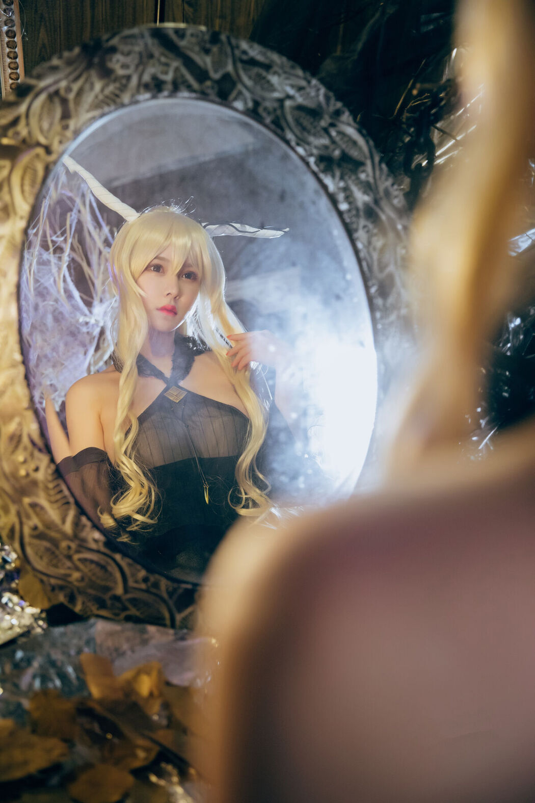 Coser@亚马逊鲶鱼 – 明日方舟 闪灵 泳衣 (20P)