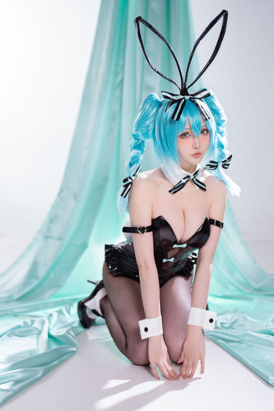 Coser@星之迟迟Hoshilily &#8211; 初音未来 兔女郎 (45P &#8211; 1V)