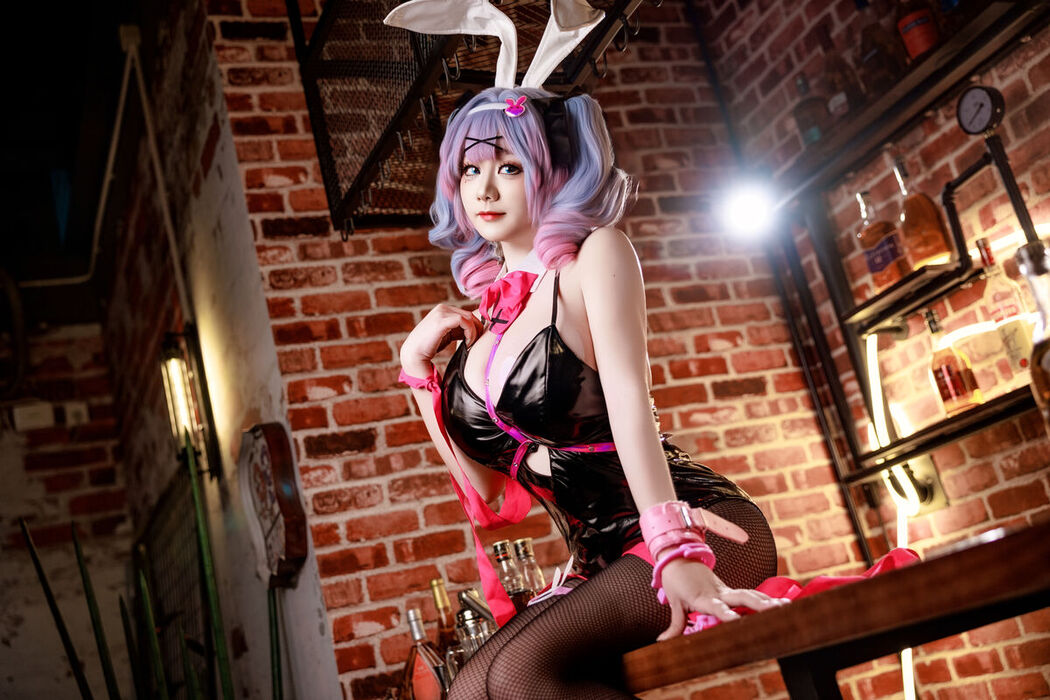 Coser@阿雪雪 – 初音兔子洞 Part01 (53P – 1V)