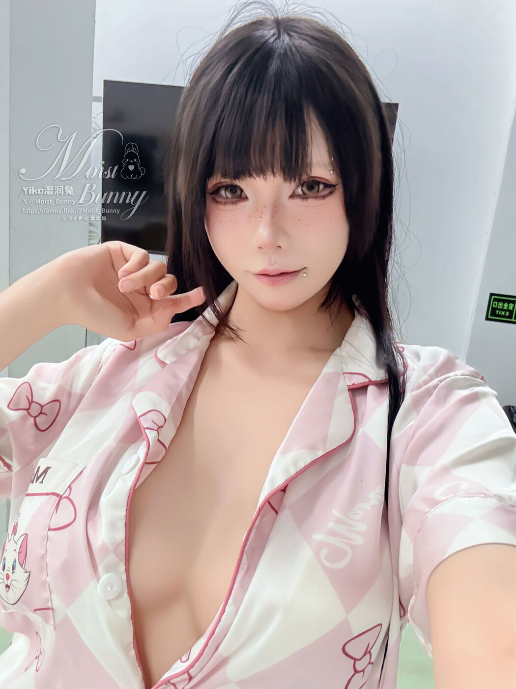 Coser@黏黏团子兔 – 06月作品 西部逆兔女郎Thirsty Part01 (55P – 2V)