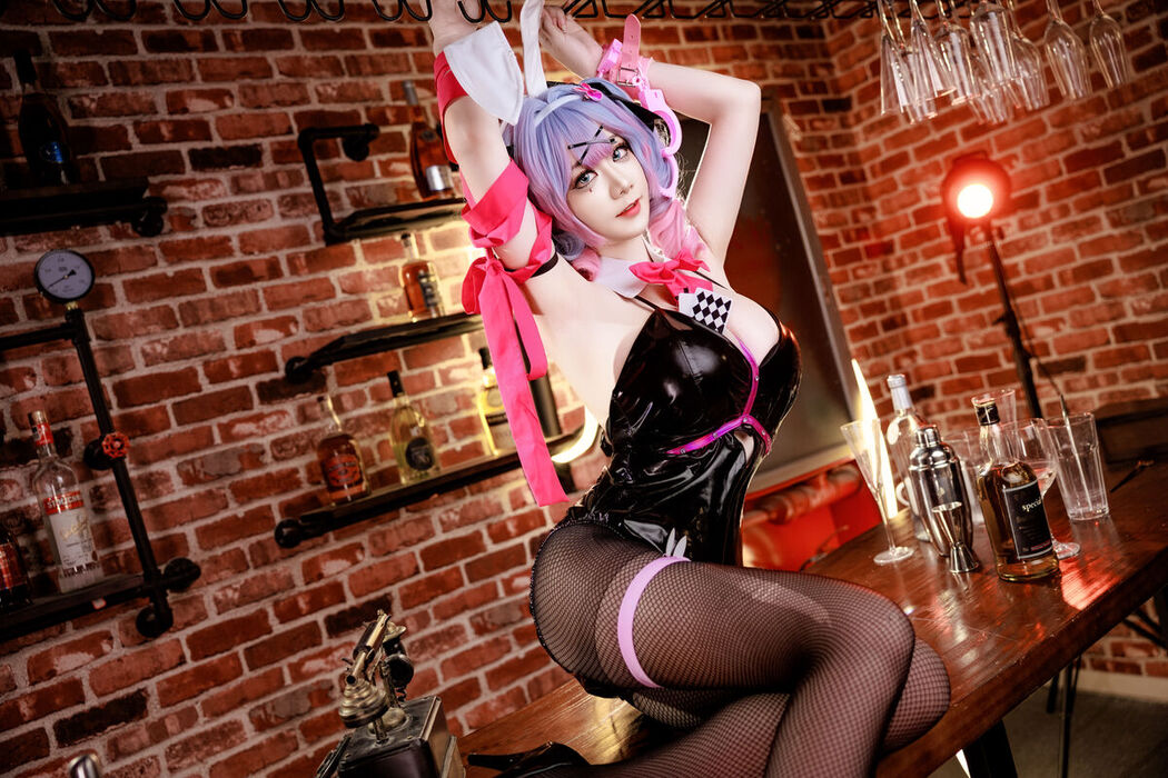 Coser@阿雪雪 – 初音兔子洞 Part01 (53P – 1V)