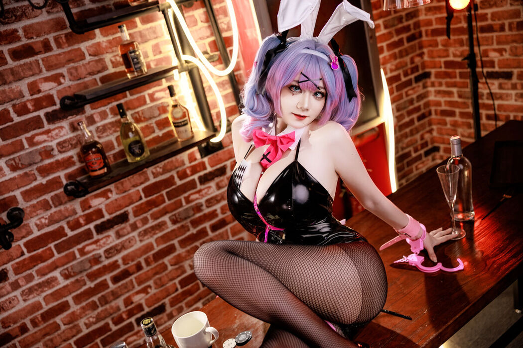 Coser@阿雪雪 – 初音兔子洞 Part01 (53P – 1V)