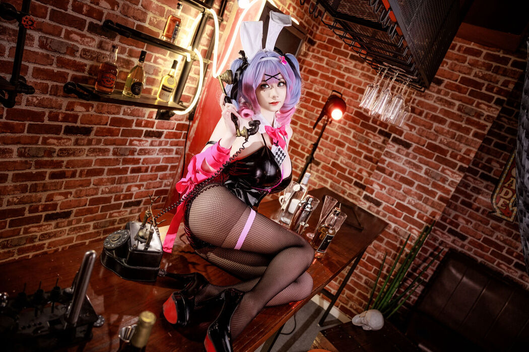 Coser@阿雪雪 – 初音兔子洞 Part01 (53P – 1V)