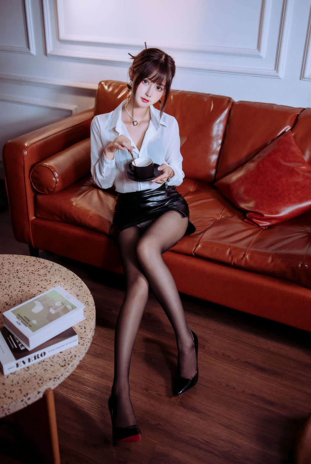 Coser@羽生三未 &#8211; 半透OL (28P)