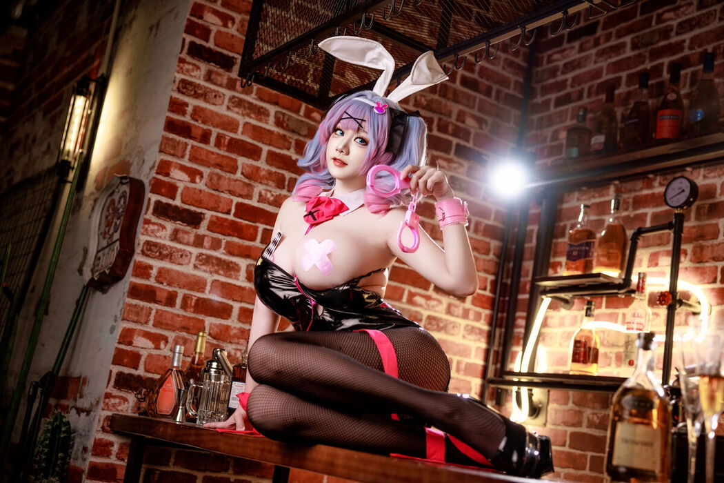 Coser@阿雪雪 – 初音兔子洞 Part01 (53P – 1V)