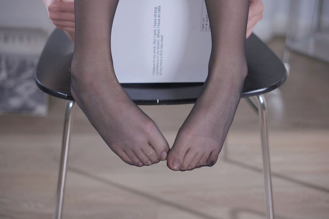 Coser@无影喵喵ghost – 秘书 Part01 (49P – 6V)