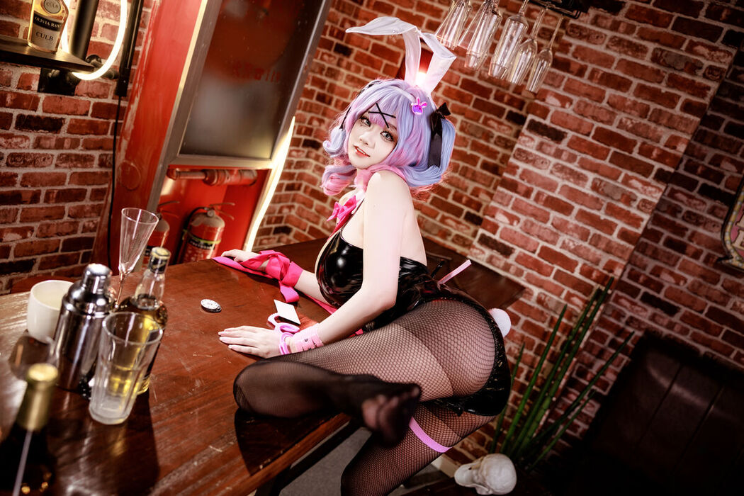 Coser@阿雪雪 – 初音兔子洞 Part01 (53P – 1V)