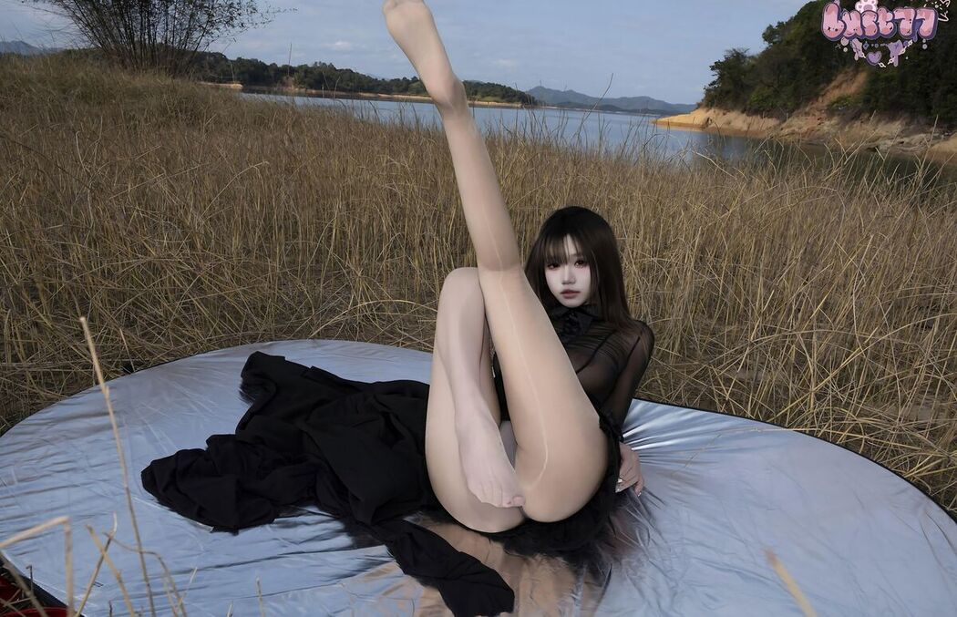 Coser@柒柒要乖哦 – 湖畔物语 Part01 (63P)