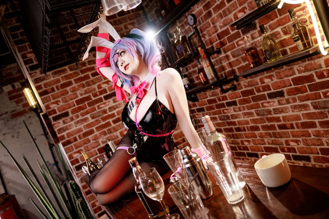 Coser@阿雪雪 – 初音兔子洞 Part01 (53P – 1V)