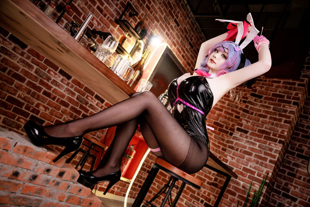 Coser@阿雪雪 – 初音兔子洞 Part01 (53P – 1V)