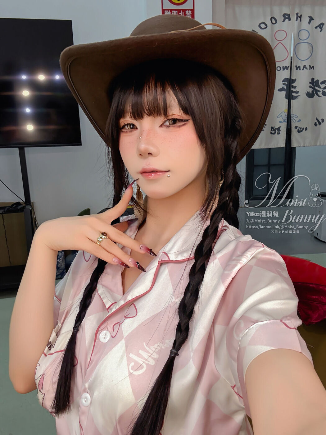 Coser@黏黏团子兔 – 06月作品 西部逆兔女郎Thirsty Part02 (55P)