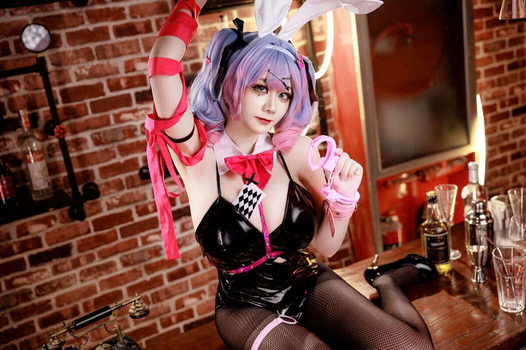 Coser@阿雪雪 – 初音兔子洞 Part01 (53P – 1V)