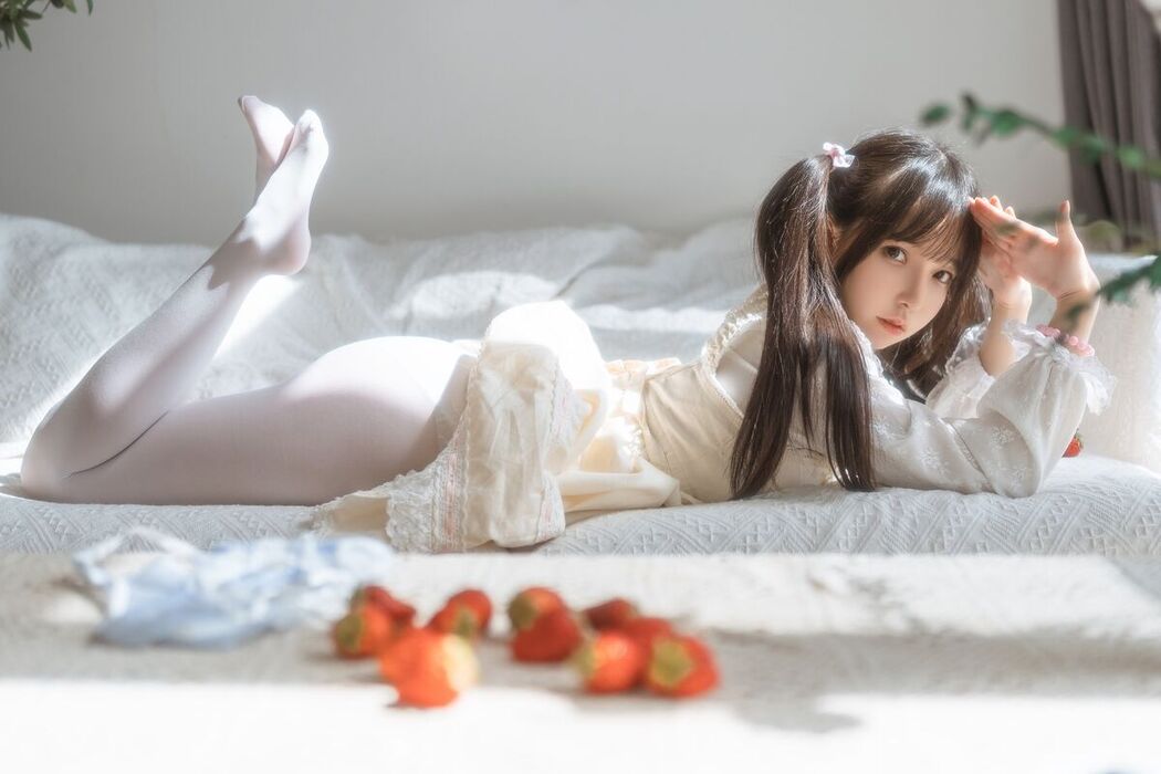 Coser@六味帝皇酱 – 小艺LOX洛丽塔 (72P)