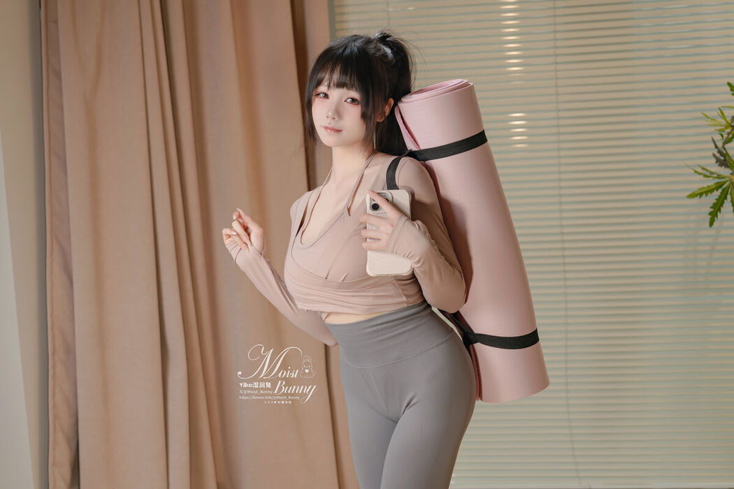 Coser@黏黏团子兔 – 2025年06月 上门私教课 Part01 (56P – 2V)