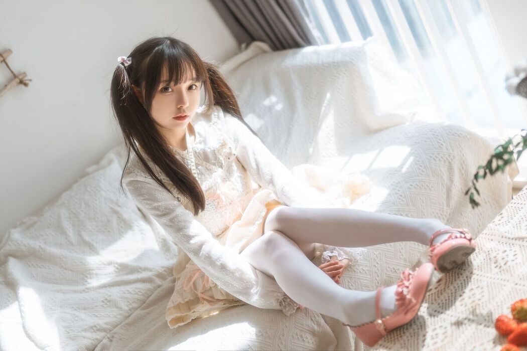 Coser@六味帝皇酱 – 小艺LOX洛丽塔 (72P)