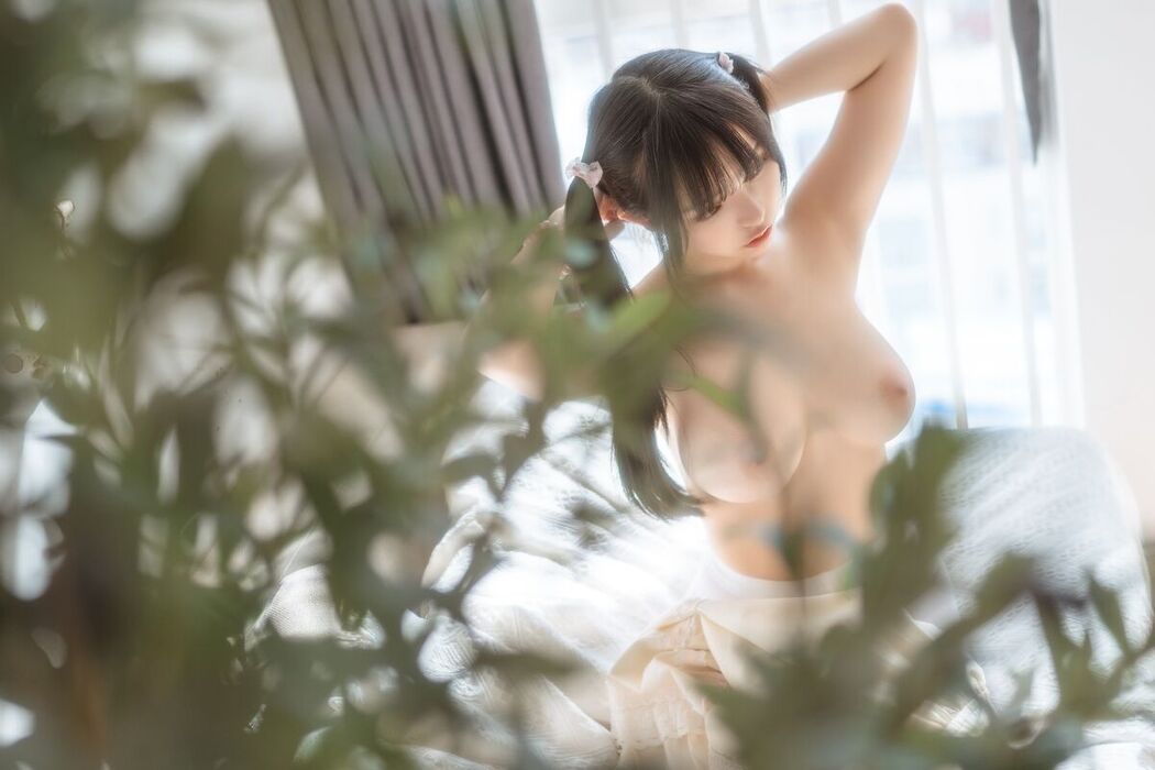 Coser@六味帝皇酱 &#8211; 小艺LOX洛丽塔 (72P)